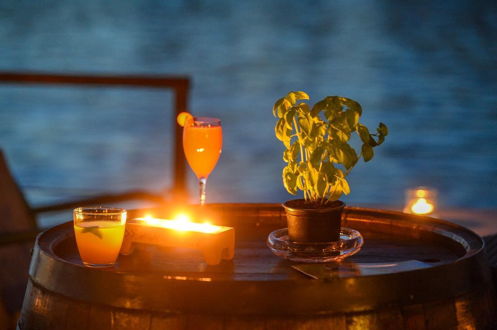 San Art Floating Hostel & Apartments Βελιγράδι Εξωτερικό φωτογραφία