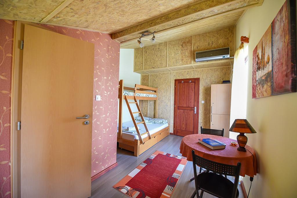 San Art Floating Hostel & Apartments Βελιγράδι Εξωτερικό φωτογραφία