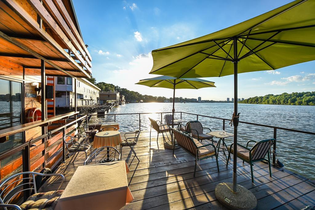 San Art Floating Hostel & Apartments Βελιγράδι Εξωτερικό φωτογραφία
