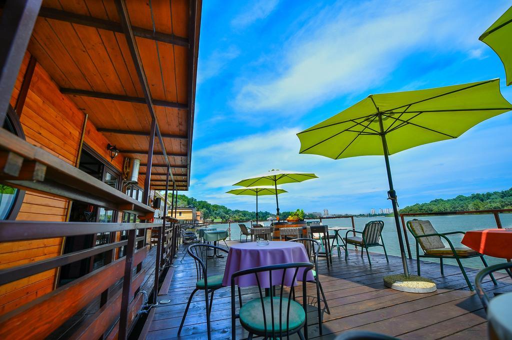 San Art Floating Hostel & Apartments Βελιγράδι Εξωτερικό φωτογραφία